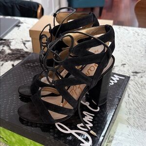 Gorgeous Black Strappy Lace-Up Block Heel Sandals